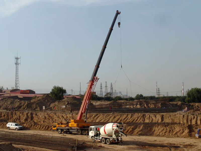 長風(fēng)西大街打通工程化工排洪樁基施工（2009.9）02